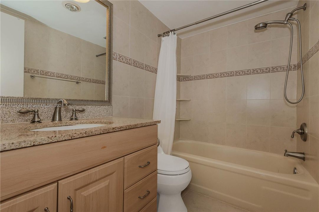 For Sale: $235,000 (1 beds, 1 baths, 1066 Square Feet)