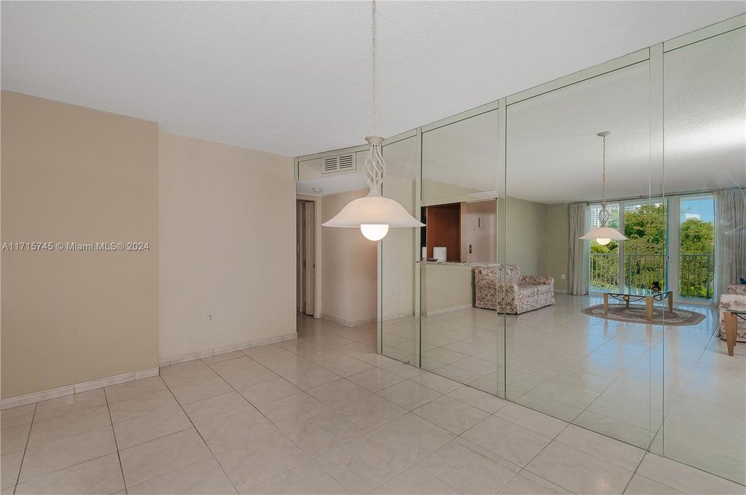 For Sale: $235,000 (1 beds, 1 baths, 1066 Square Feet)