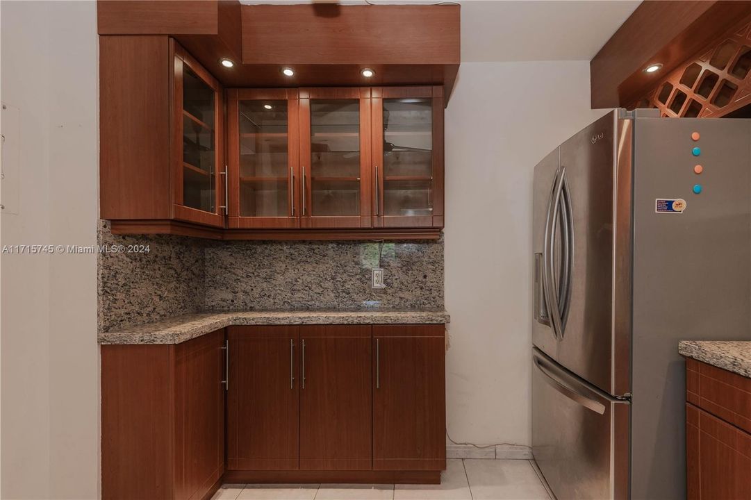 For Sale: $235,000 (1 beds, 1 baths, 1066 Square Feet)