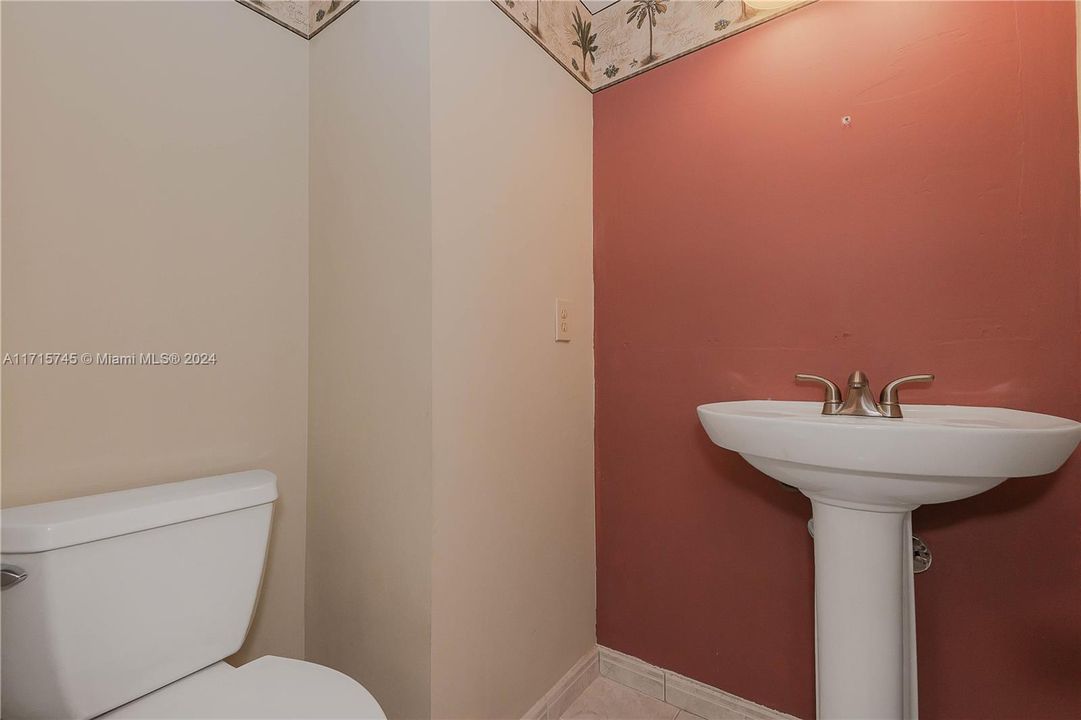 For Sale: $235,000 (1 beds, 1 baths, 1066 Square Feet)