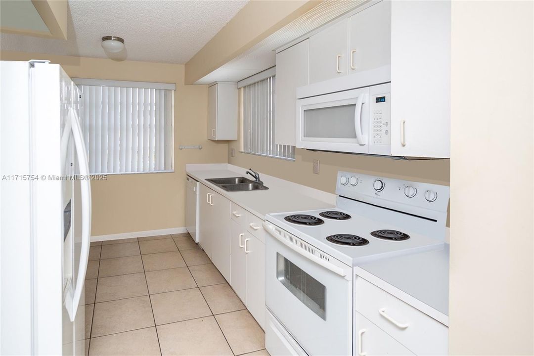 For Rent: $2,200 (2 beds, 2 baths, 1160 Square Feet)