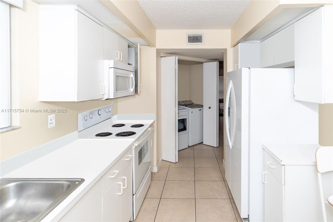 For Rent: $2,200 (2 beds, 2 baths, 1160 Square Feet)