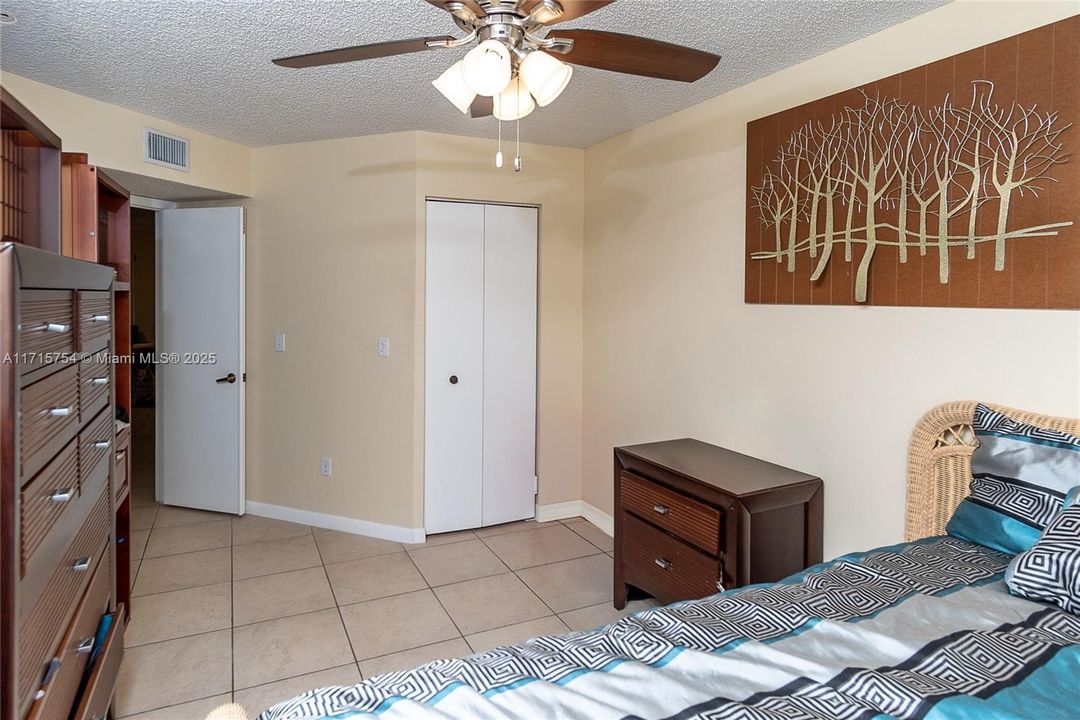 For Rent: $2,200 (2 beds, 2 baths, 1160 Square Feet)