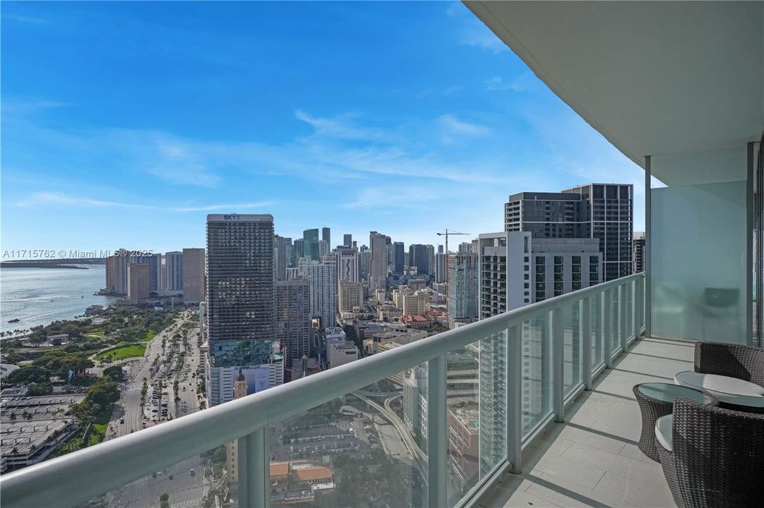 For Sale: $689,000 (1 beds, 1 baths, 948 Square Feet)