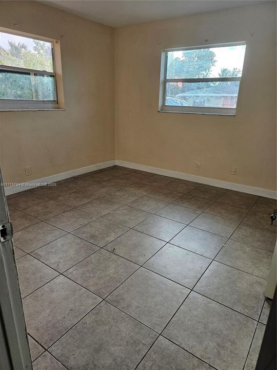 For Rent: $2,000 (3 beds, 2 baths, 2131 Square Feet)