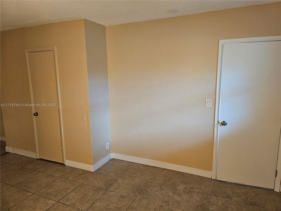 For Rent: $2,000 (3 beds, 2 baths, 2131 Square Feet)