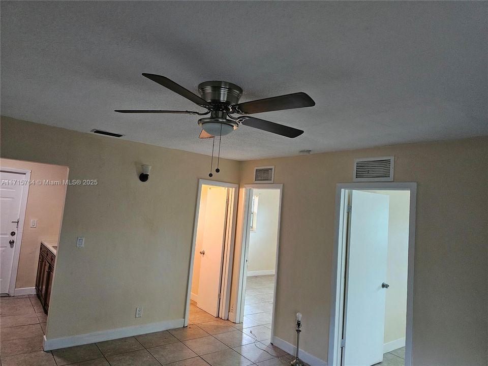 For Rent: $2,000 (3 beds, 2 baths, 2131 Square Feet)