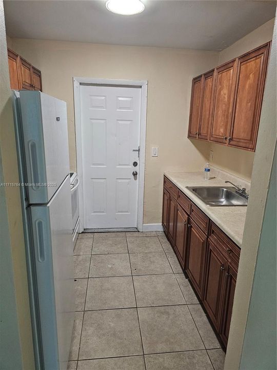 For Rent: $2,000 (3 beds, 2 baths, 2131 Square Feet)