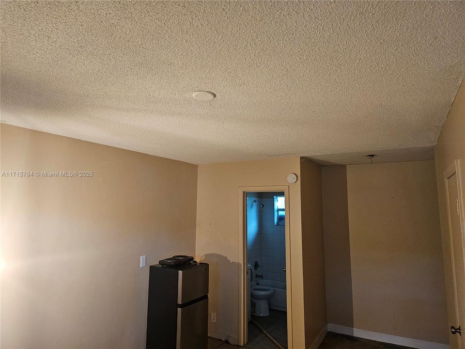 For Rent: $2,000 (3 beds, 2 baths, 2131 Square Feet)