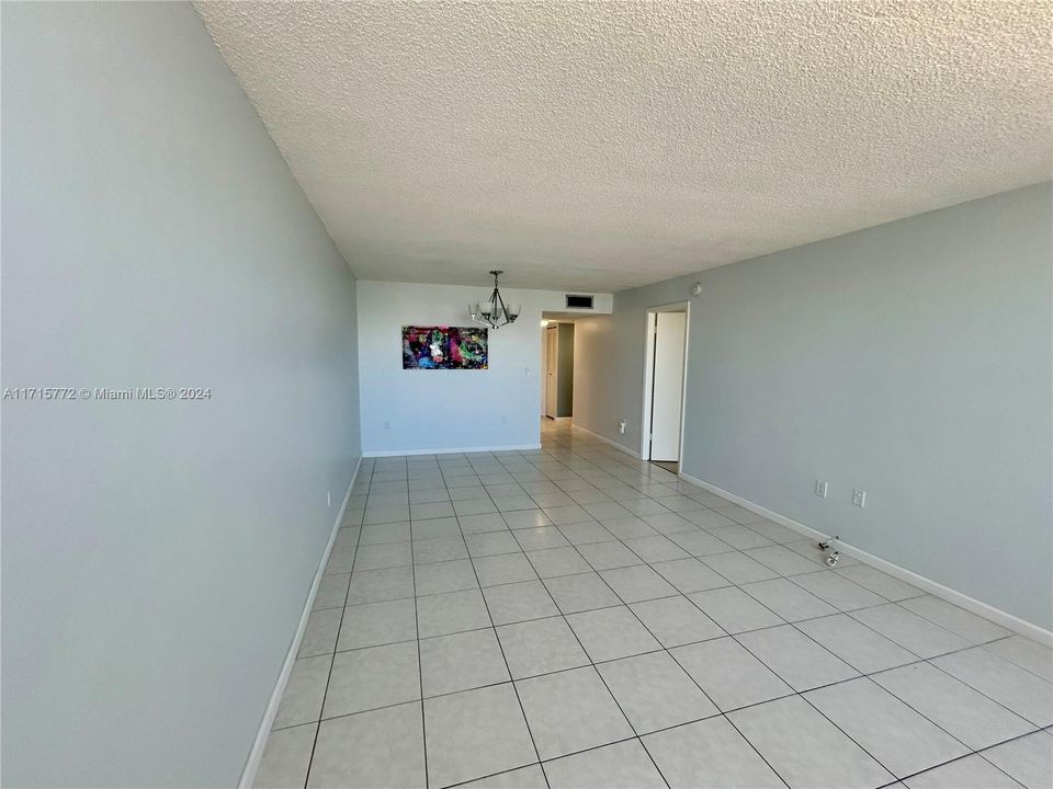 For Rent: $1,750 (1 beds, 1 baths, 825 Square Feet)