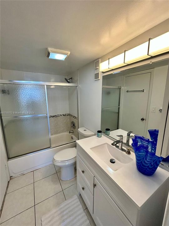 For Rent: $1,750 (1 beds, 1 baths, 825 Square Feet)