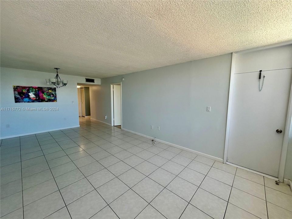 For Rent: $1,750 (1 beds, 1 baths, 825 Square Feet)