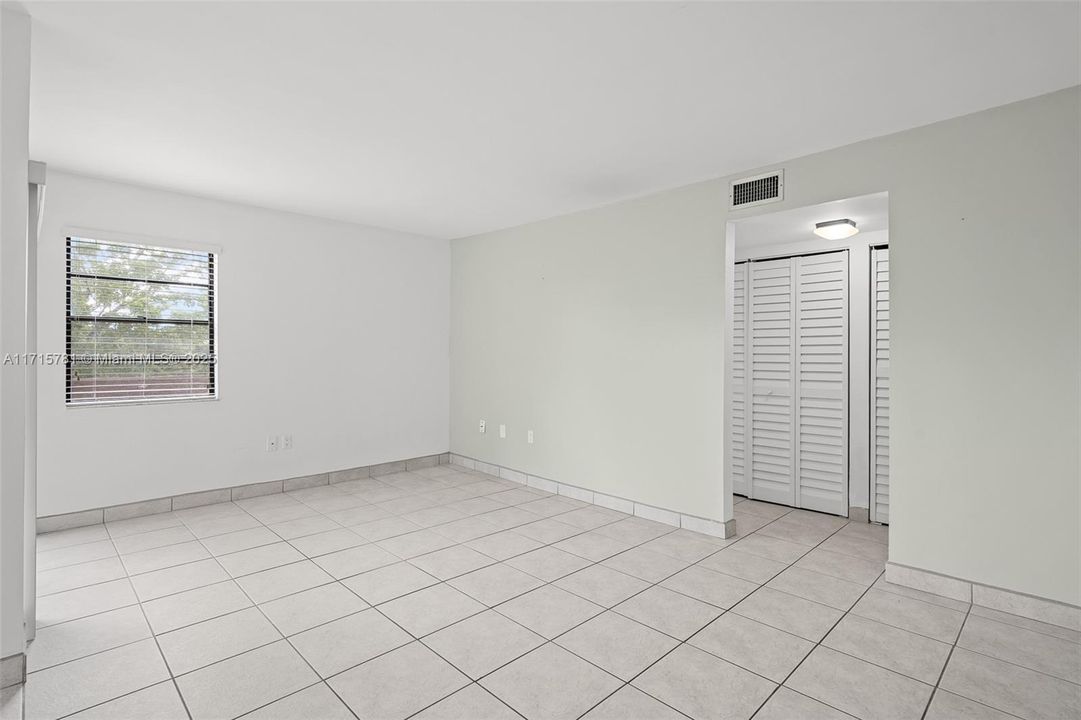 For Sale: $379,900 (2 beds, 2 baths, 1040 Square Feet)