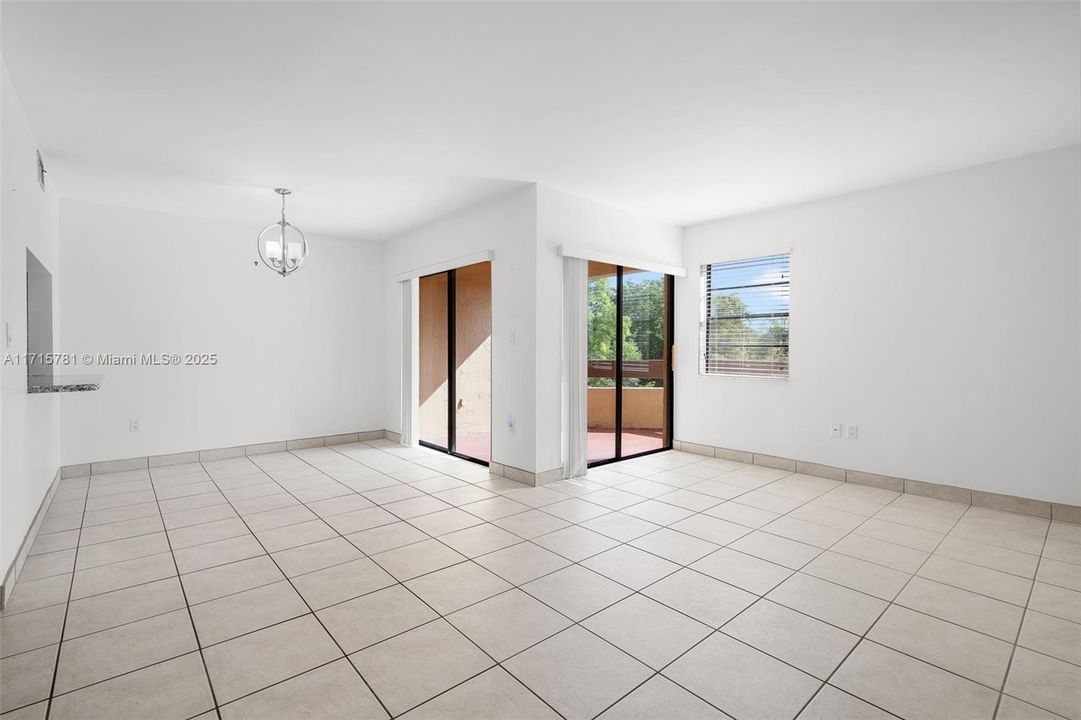 For Sale: $379,900 (2 beds, 2 baths, 1040 Square Feet)