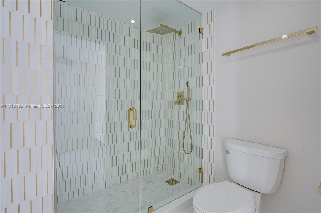 Guest Bathroom 2