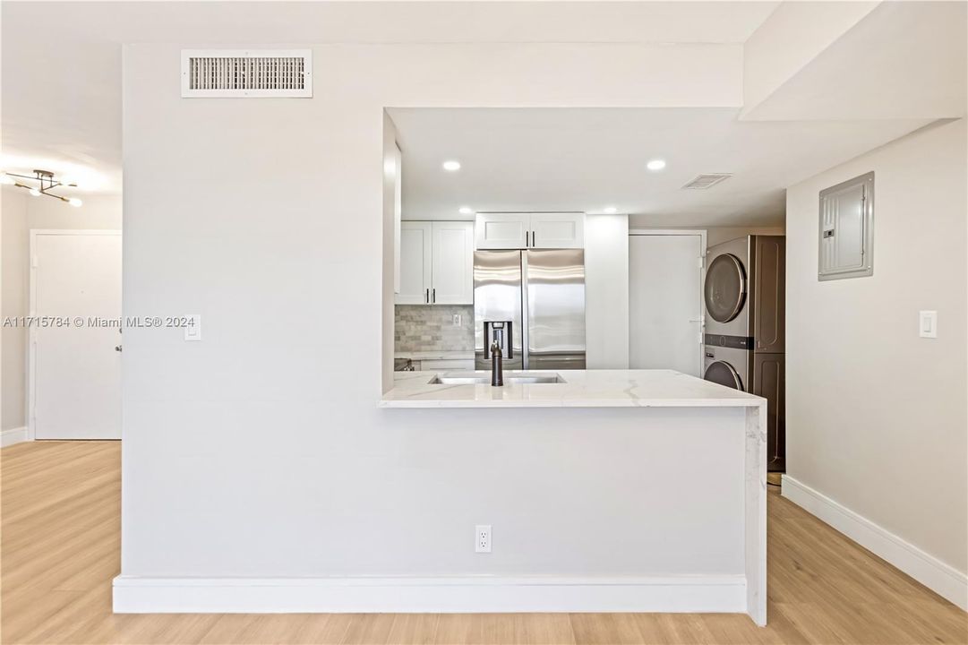 For Sale: $375,000 (2 beds, 2 baths, 1020 Square Feet)