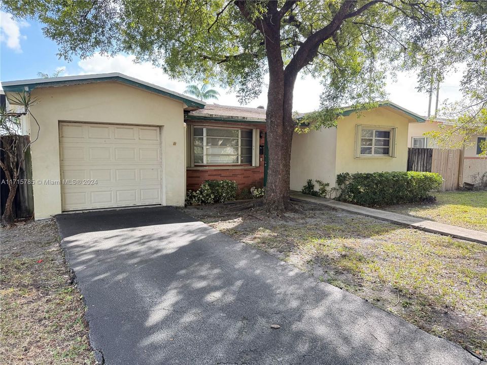 Recently Sold: $430,000 (3 beds, 2 baths, 1430 Square Feet)