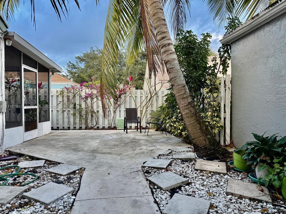 For Sale: $499,900 (3 beds, 2 baths, 1386 Square Feet)