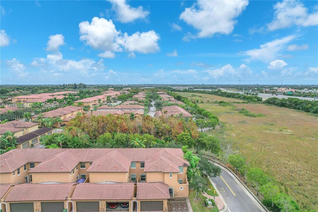 For Sale: $565,000 (3 beds, 3 baths, 1924 Square Feet)