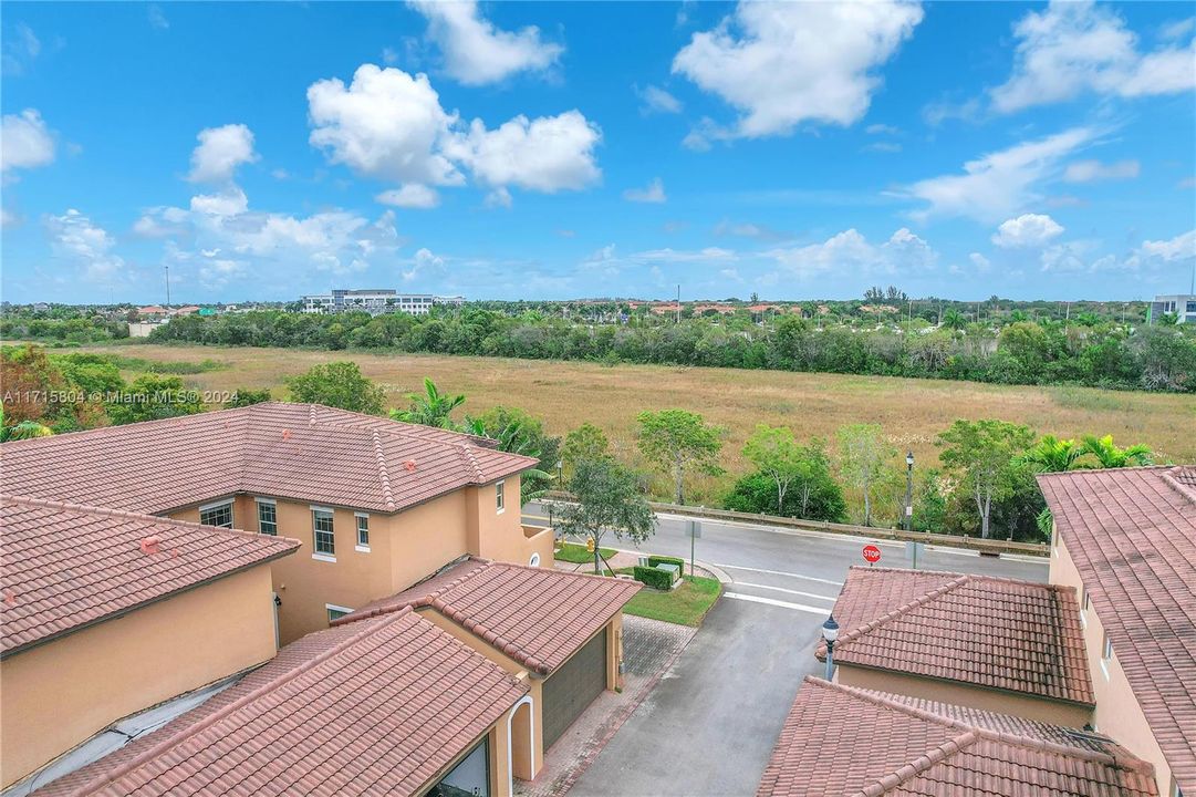 For Sale: $565,000 (3 beds, 3 baths, 1924 Square Feet)