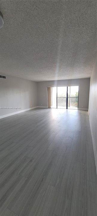 For Rent: $2,600 (2 beds, 2 baths, 1220 Square Feet)