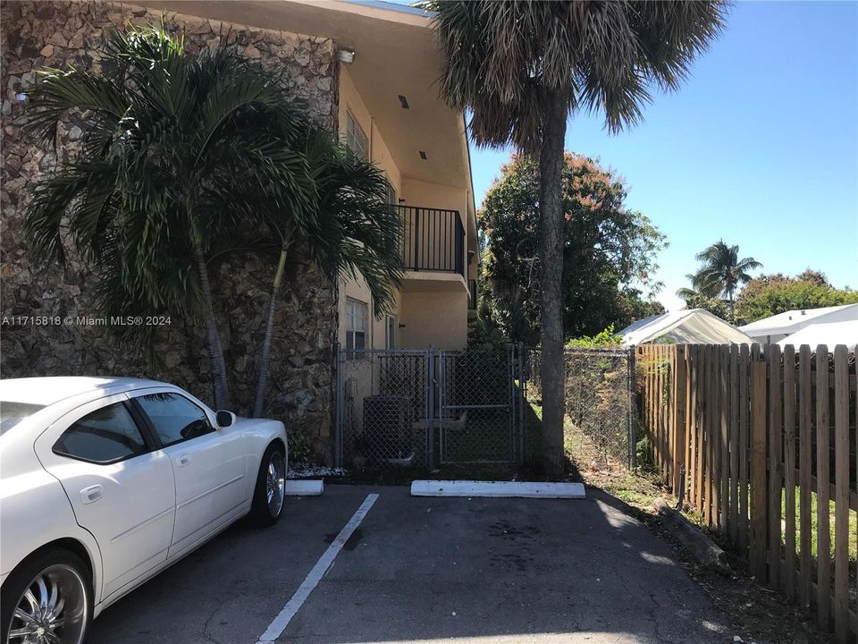 For Rent: $1,549 (1 beds, 1 baths, 750 Square Feet)