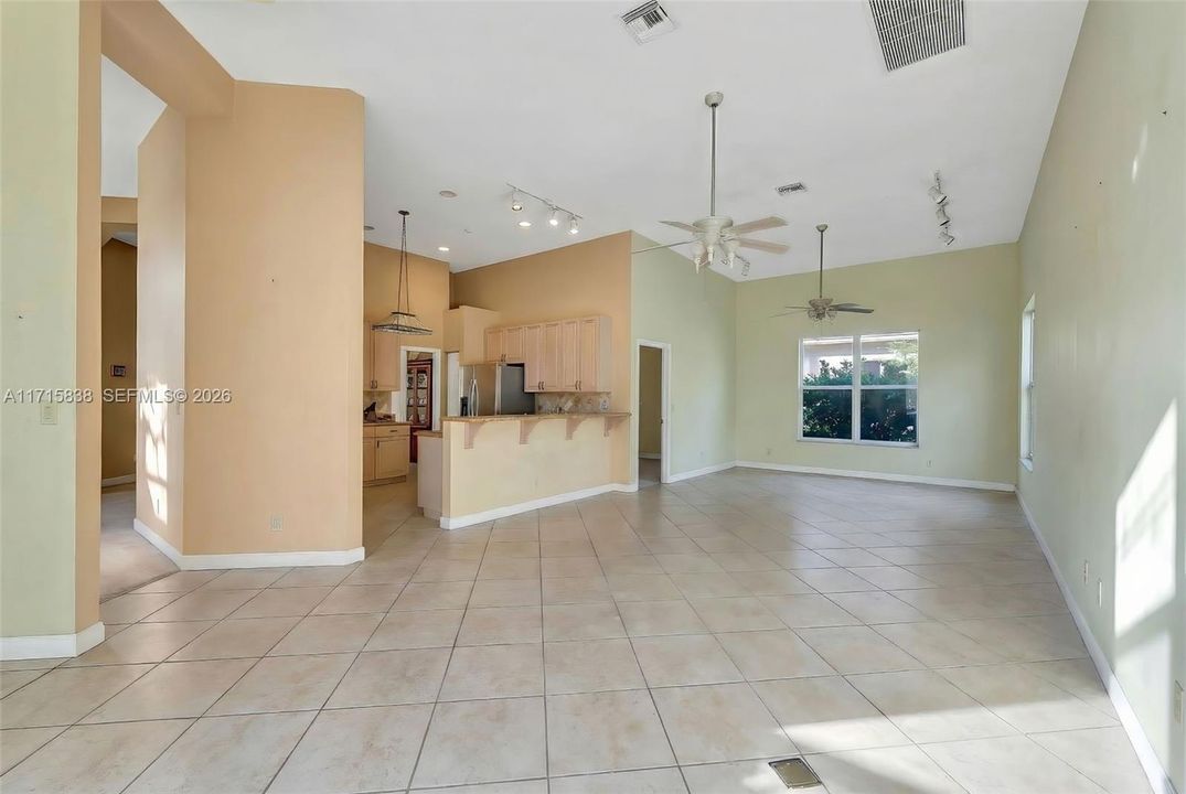 Activo con contrato: $1,120,000 (5 camas, 4 baños, 3418 Pies cuadrados)