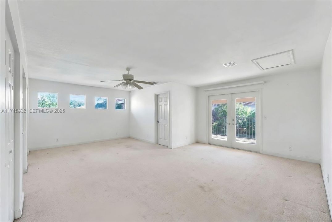 Activo con contrato: $1,120,000 (5 camas, 4 baños, 3418 Pies cuadrados)