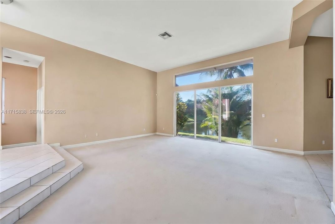 Activo con contrato: $1,120,000 (5 camas, 4 baños, 3418 Pies cuadrados)
