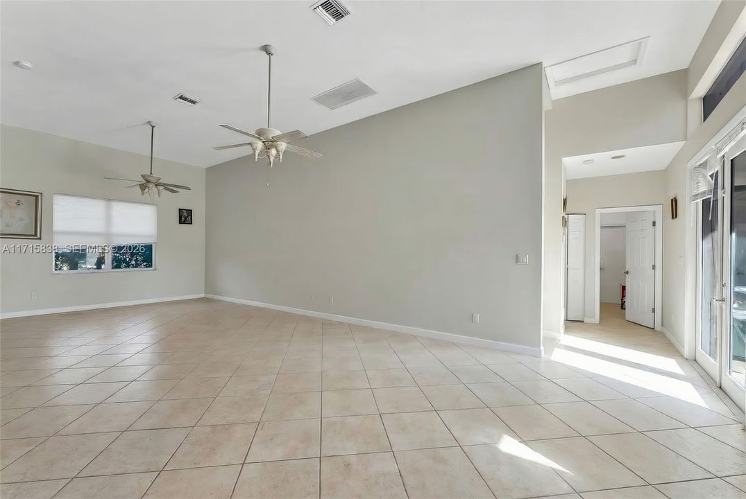 Activo con contrato: $1,120,000 (5 camas, 4 baños, 3418 Pies cuadrados)