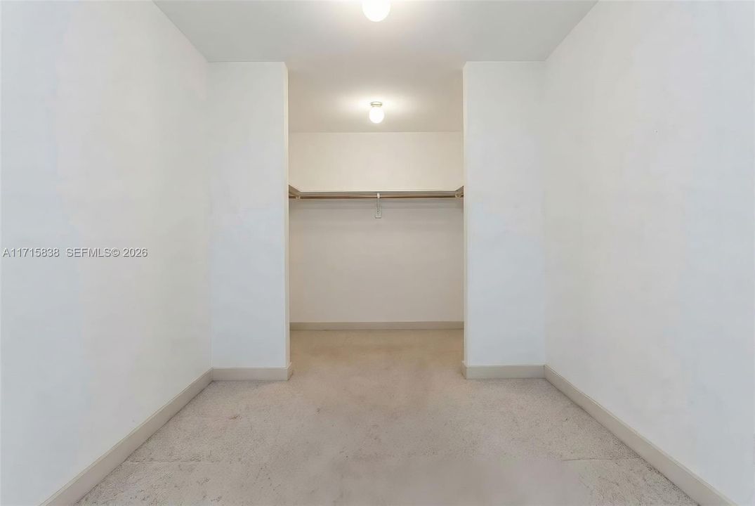 Activo con contrato: $1,120,000 (5 camas, 4 baños, 3418 Pies cuadrados)