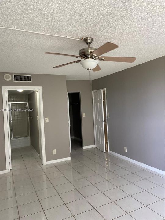 For Rent: $1,600 (1 beds, 1 baths, 1000 Square Feet)