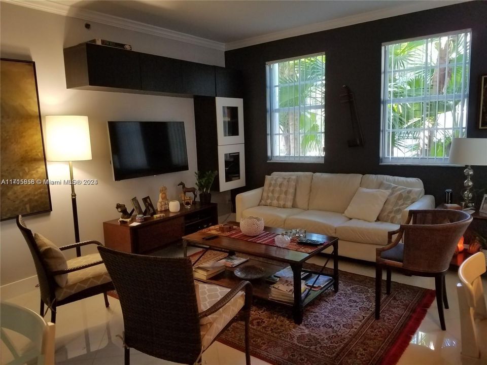 En Venta: $465,000 (2 camas, 2 baños, 1077 Pies cuadrados)