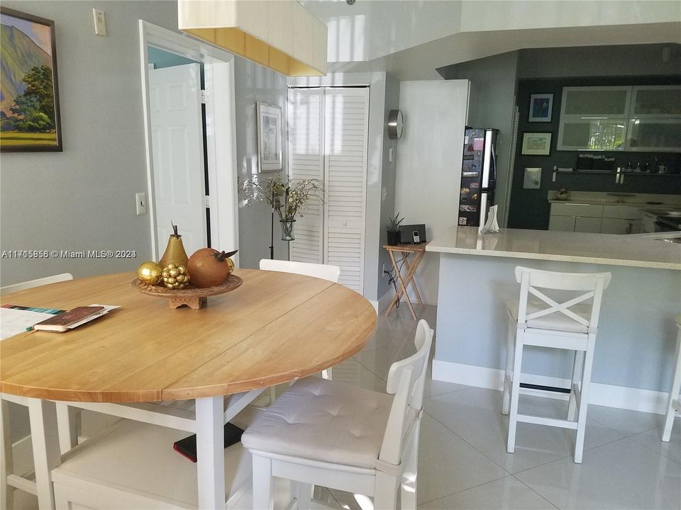 En Venta: $465,000 (2 camas, 2 baños, 1077 Pies cuadrados)