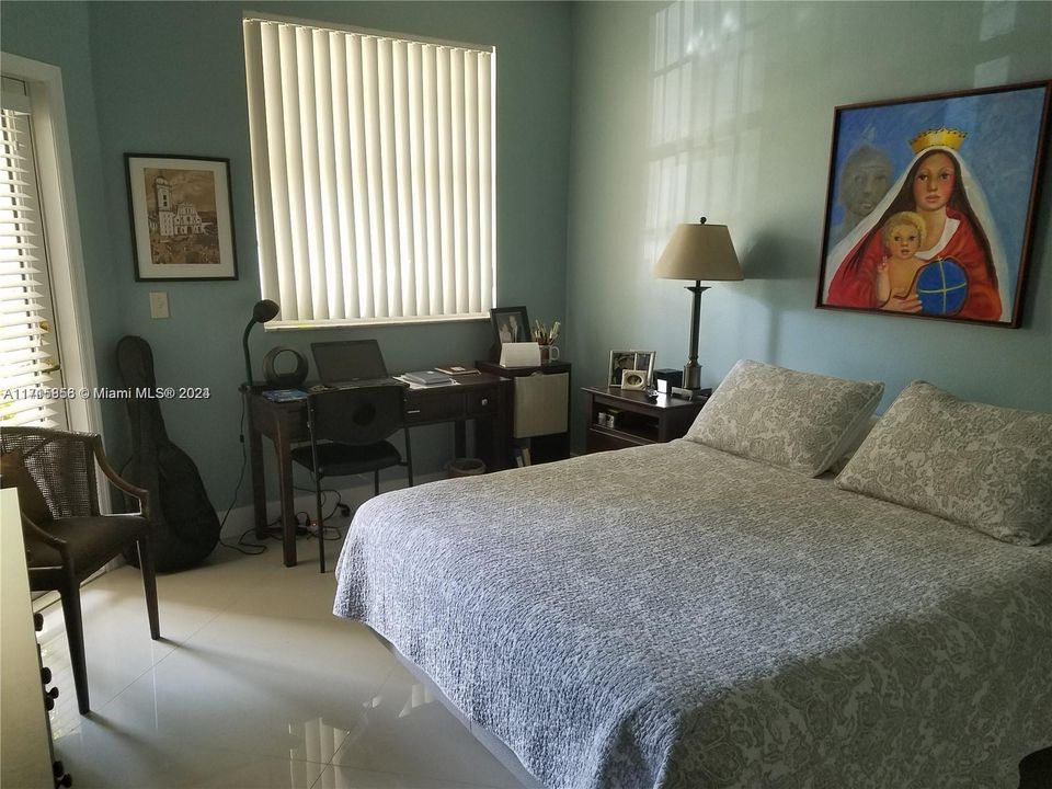 En Venta: $465,000 (2 camas, 2 baños, 1077 Pies cuadrados)