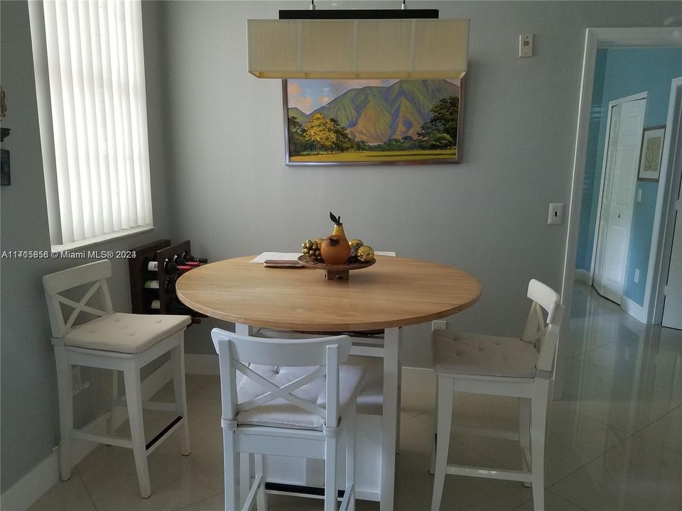 En Venta: $465,000 (2 camas, 2 baños, 1077 Pies cuadrados)