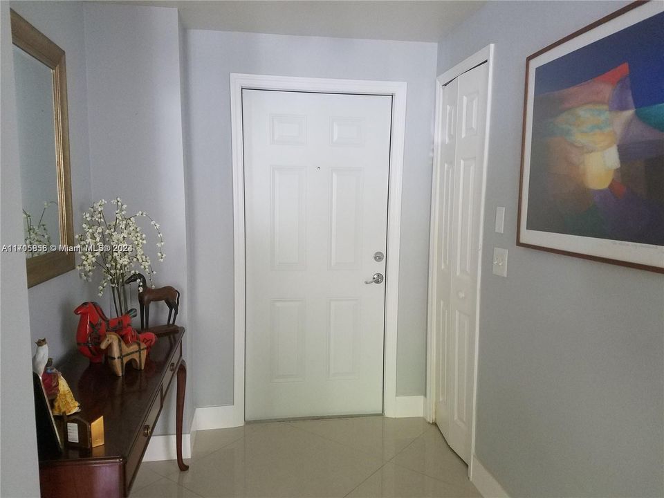 En Venta: $465,000 (2 camas, 2 baños, 1077 Pies cuadrados)