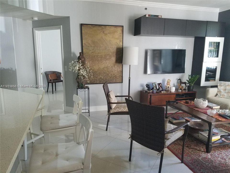 En Venta: $465,000 (2 camas, 2 baños, 1077 Pies cuadrados)