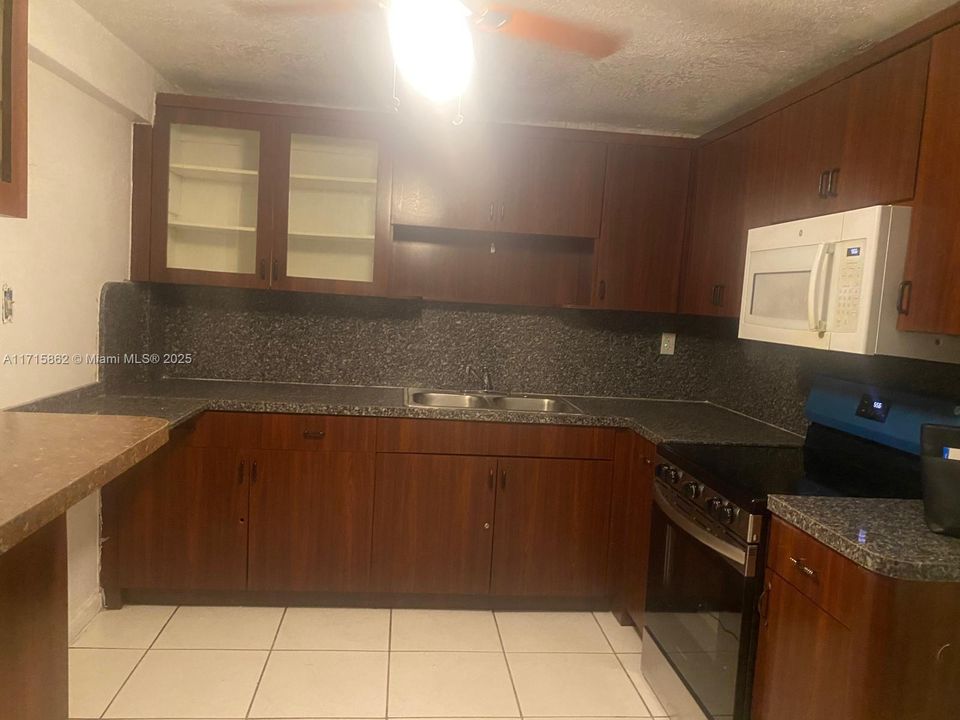 For Rent: $2,200 (2 beds, 1 baths, 1499 Square Feet)