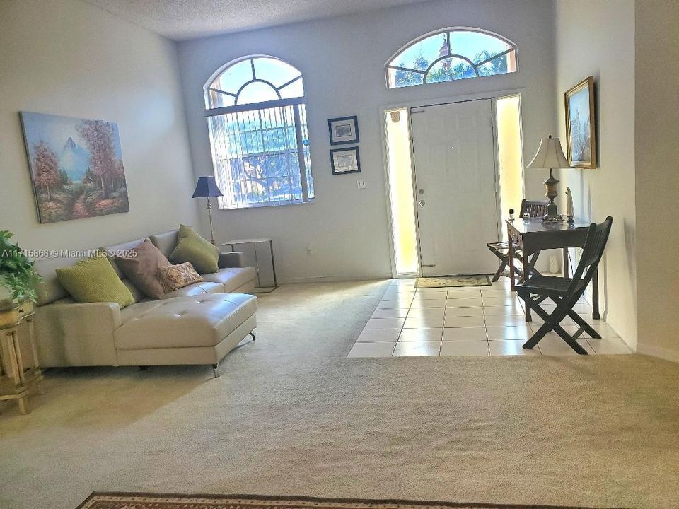 En Venta: $595,000 (3 camas, 2 baños, 1566 Pies cuadrados)