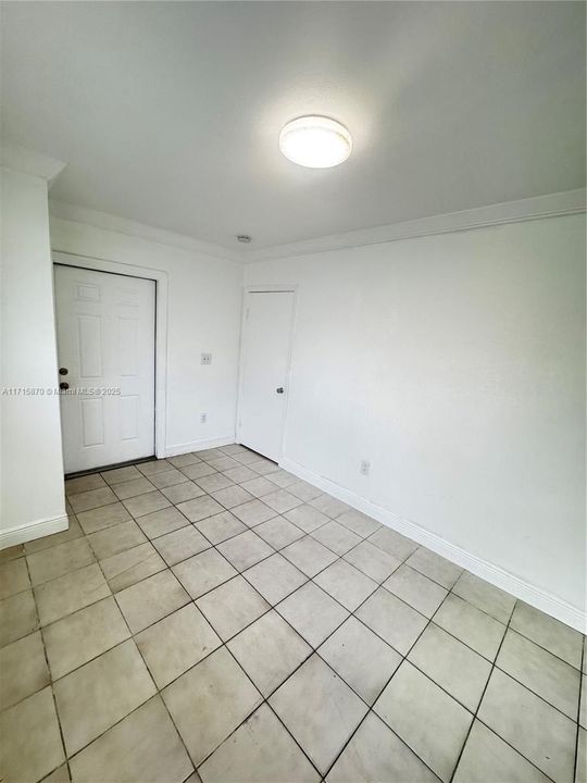 For Rent: $1,600 (1 beds, 1 baths, 2280 Square Feet)