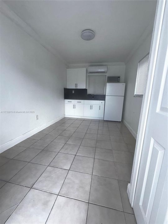 For Rent: $1,600 (1 beds, 1 baths, 2280 Square Feet)