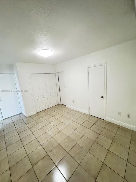 For Rent: $1,600 (1 beds, 1 baths, 2280 Square Feet)