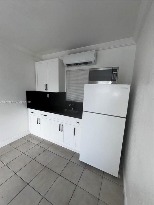 For Rent: $1,600 (1 beds, 1 baths, 2280 Square Feet)