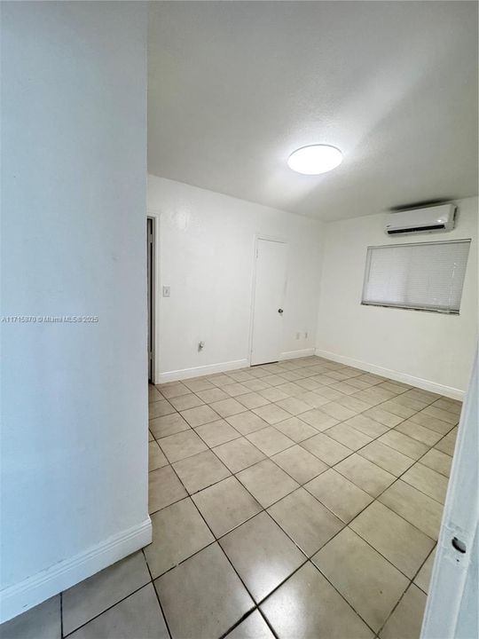 For Rent: $1,600 (1 beds, 1 baths, 2280 Square Feet)