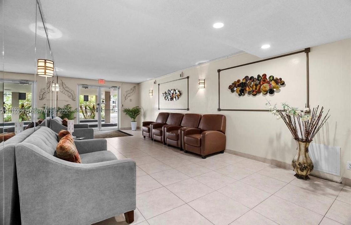 En Venta: $218,900 (2 camas, 2 baños, 1054 Pies cuadrados)