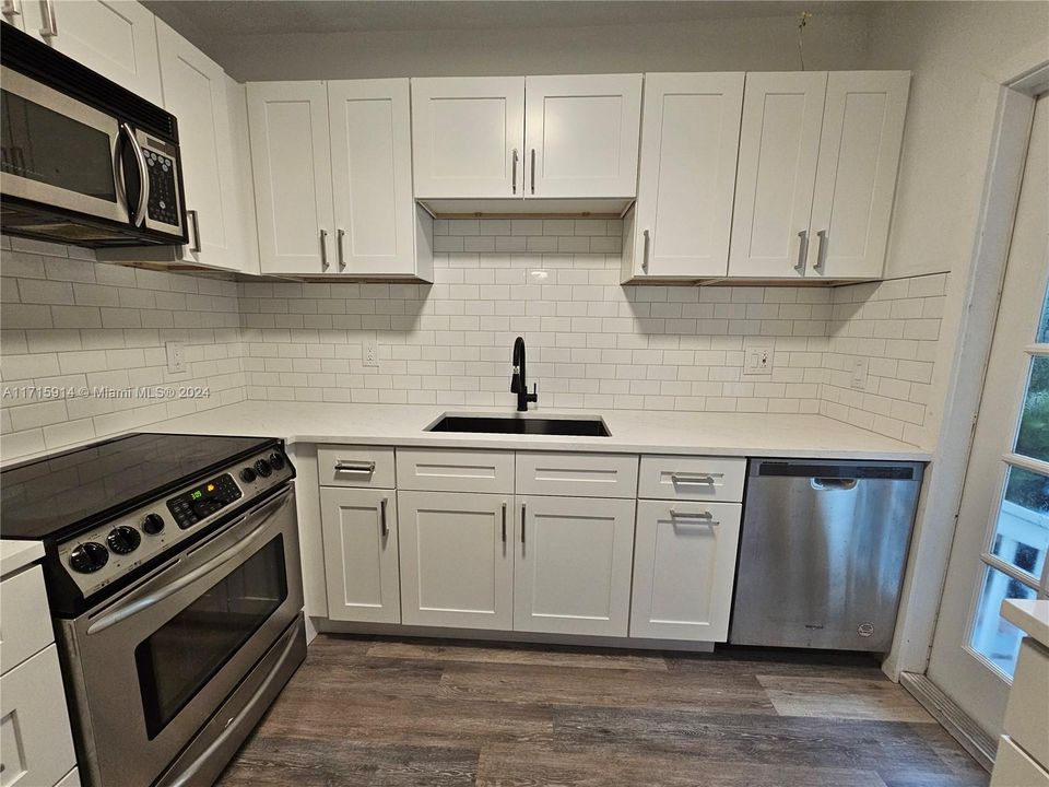 For Rent: $4,750 (3 beds, 2 baths, 1208 Square Feet)