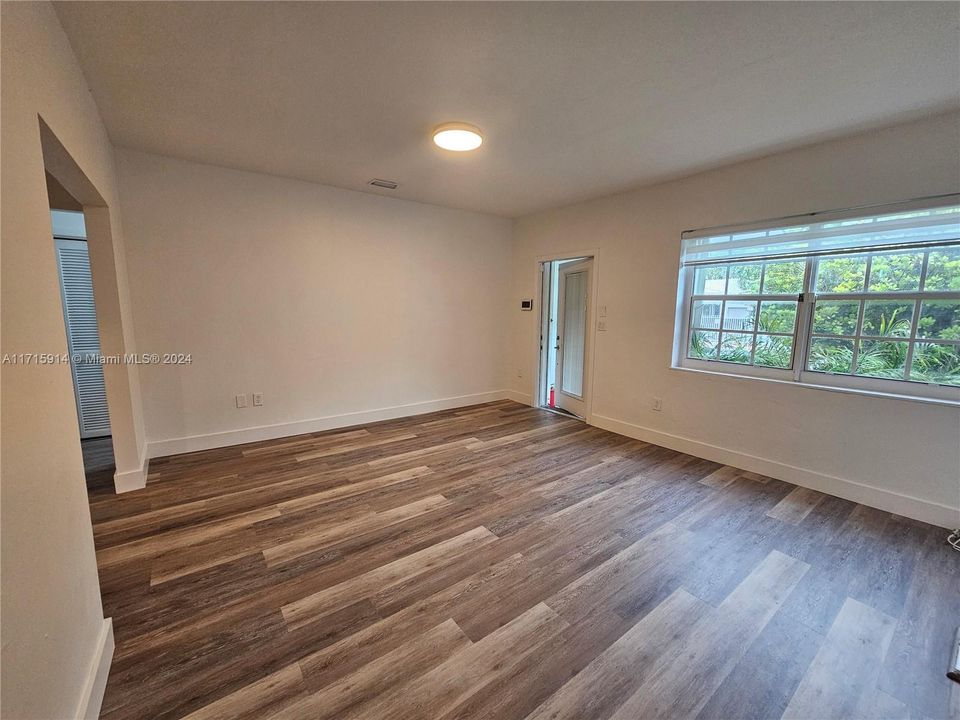 For Rent: $4,750 (3 beds, 2 baths, 1208 Square Feet)