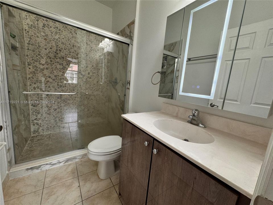 For Sale: $345,000 (2 beds, 2 baths, 1036 Square Feet)