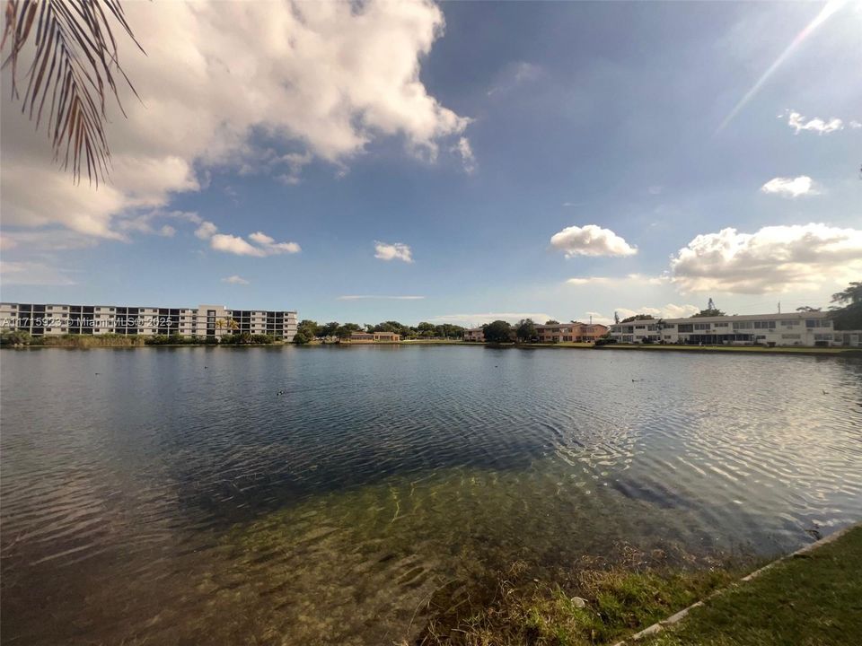 合同活跃: $109,900 (2 贝兹, 2 浴室, 1050 平方英尺)